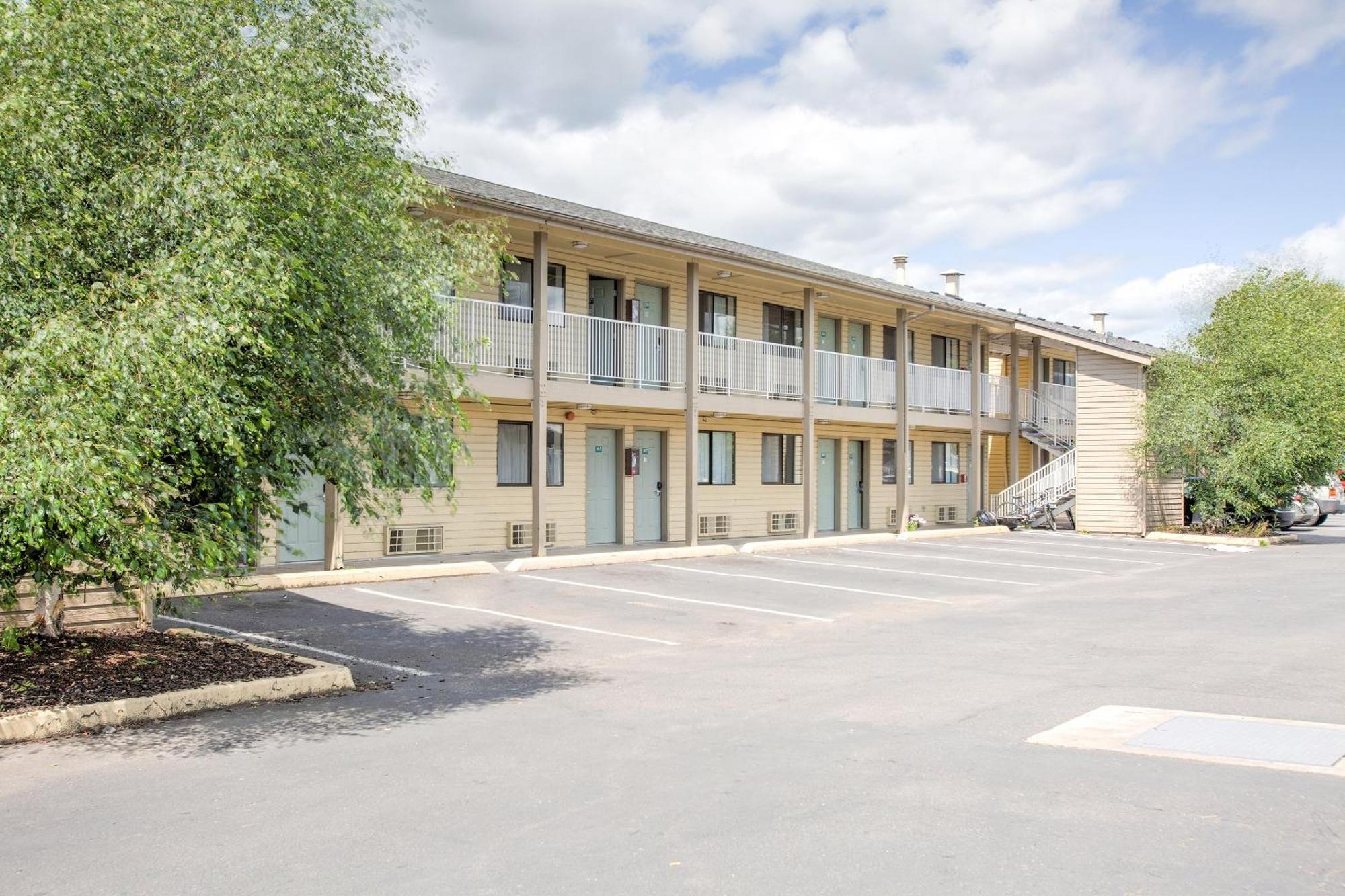 Oyo Woodland Hotel And Suites Eksteriør billede