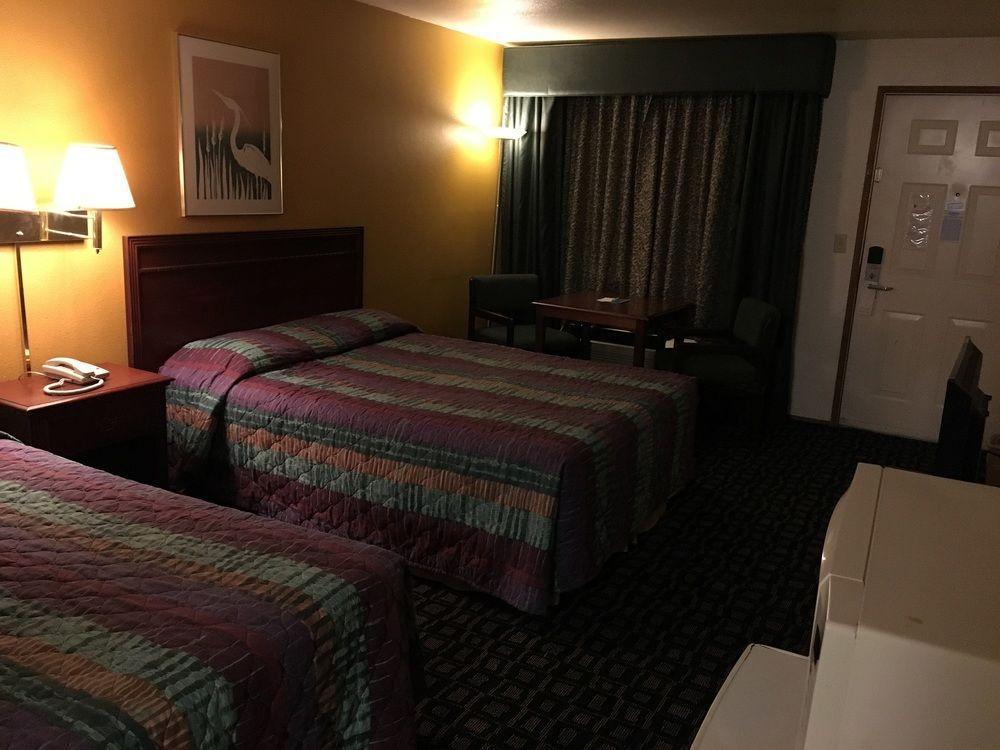 Oyo Woodland Hotel And Suites Eksteriør billede